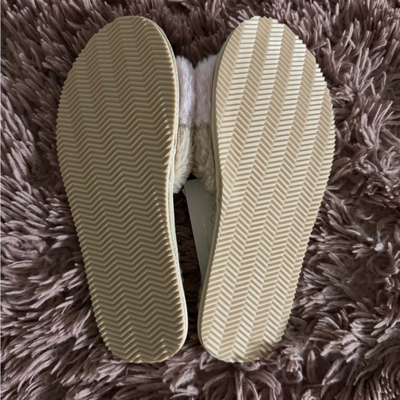 NWT L*Space Cloud Slippers XS/S and M/L - Picture 4 of 4